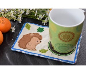 ITH Stickdatei - Mug Rug Herbstliebe Igelchen